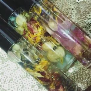Herbal infused oil blend roller ✨